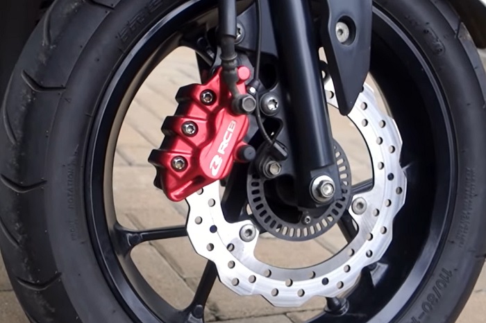 motor bekas, rem motor, kaliper rem, kaliper rem motor, fungsi klip kecil di kaliper rem motor, Ternyata Klip Kecil di Kaliper Cakram Motor Bekas Ini Punya Fungsi Penting