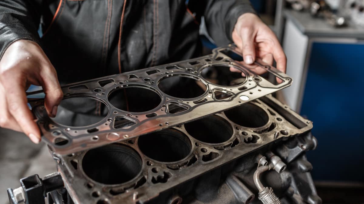 mobil, mesin, piston, gasket, Oli Mesin Mobil Cepat Berkurang? Bisa Dipicu Masalah Komponen Ini