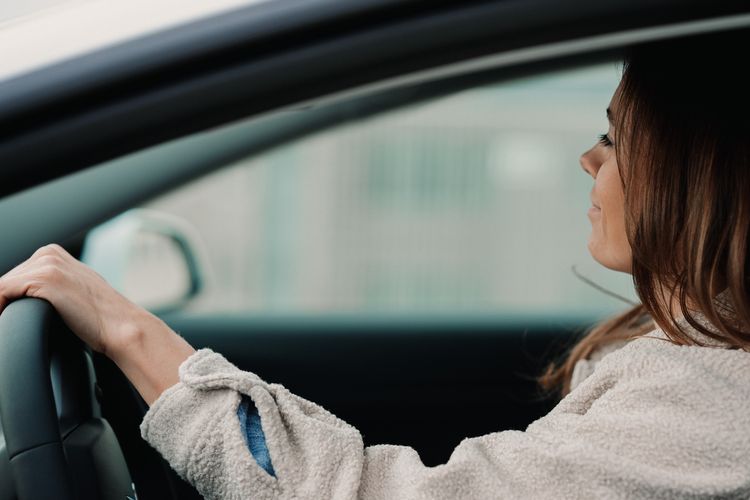 kecelakaan mobil, pengemudi wanita, pengemudi mobil, Bukan Mitos, Wanita Lebih Rentan Cedera Saat Kecelakaan Mobil Karena Ini