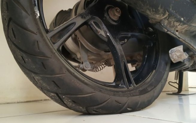 ban motor, motor bekas, ban motor kempes, ban motor kempis, penyebab ban cepat kempis, kenapa ban cepat kempis, Gak Ada Paku Tapi Ban Motor Bekas Sering Tiba-tiba Kempis, Ini Dua Penyebabnya