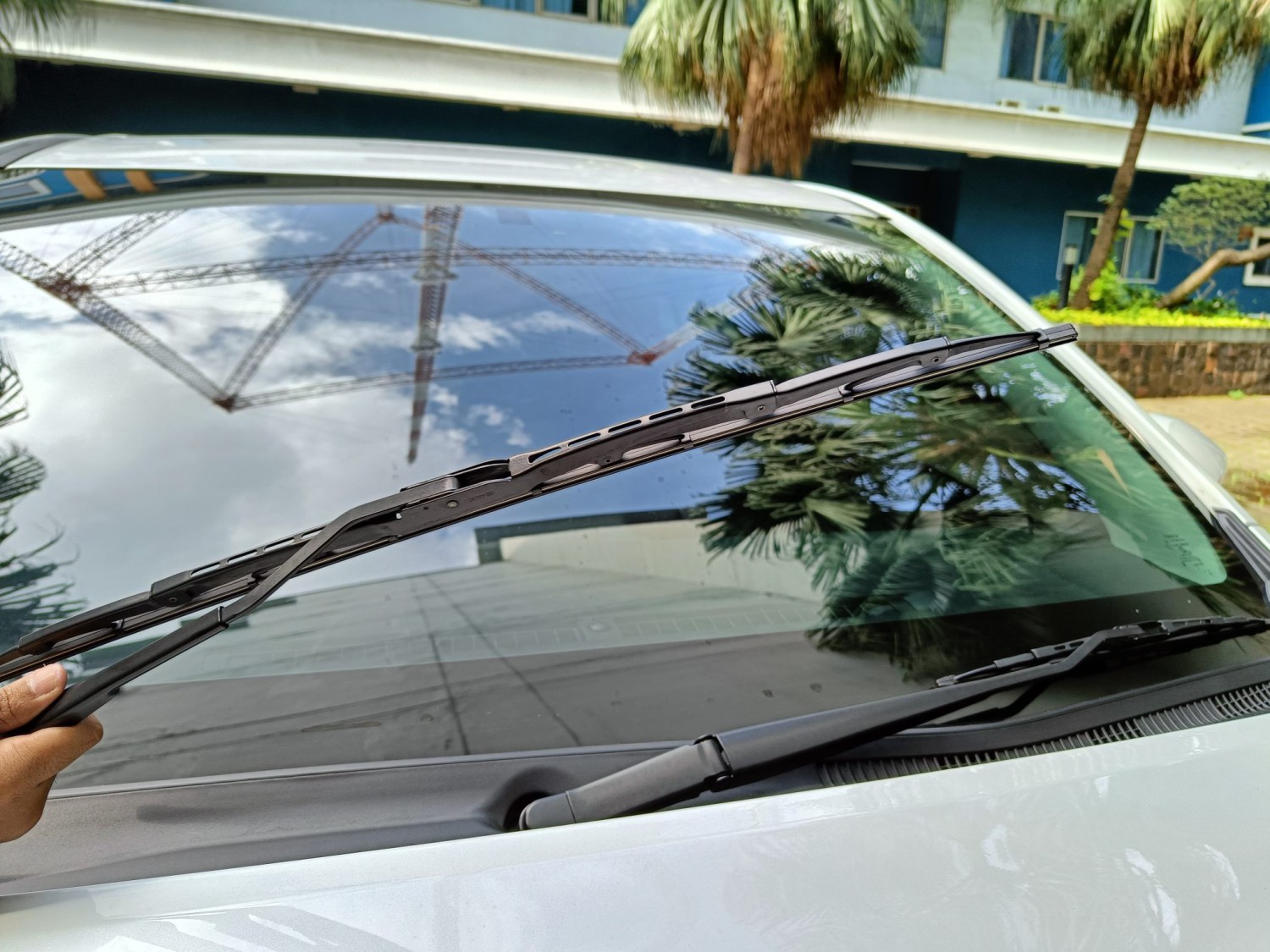 panas, kaca, karet, wiper, parkir, Ternyata Ini Alasan Pemilik Mobil Selalu Angkat Wiper Saat Parkir Lama