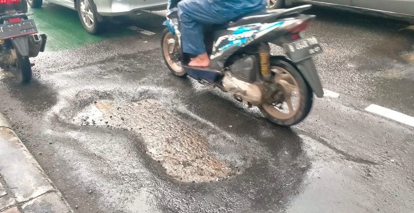 musim hujan, motor bekas, part motor, part motor rusak, part motor yang bisa rusak di musim hujan, Musim Hujan, Tiga Part Motor Ini Bisa Rusak Karena Ranjau Jalanan