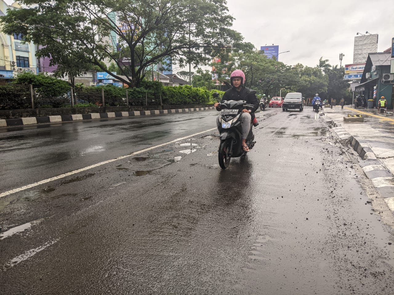 musim hujan, lubang, sokbreker, pelek peyang, Motor Sering Hantam Lubang? Ini 4 Komponen yang Bakal Menguras Dompet