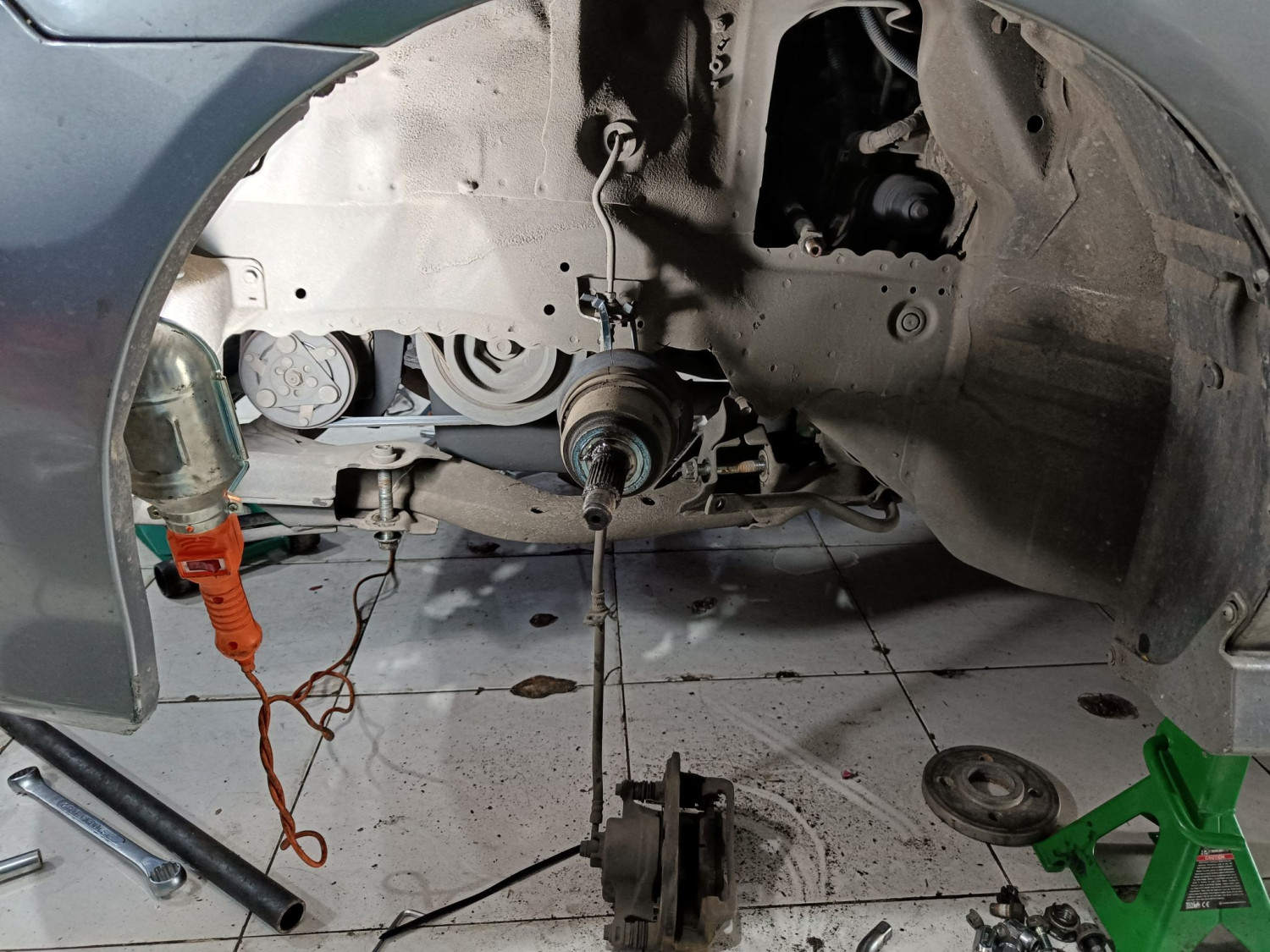 power steering, mobil bekas, power steering elektrik, power steering elektrik mobil, Persiapan Sebelum Mudik Lebaran, Ini Penyebab Power Steering Oblak di Mobil Bekas