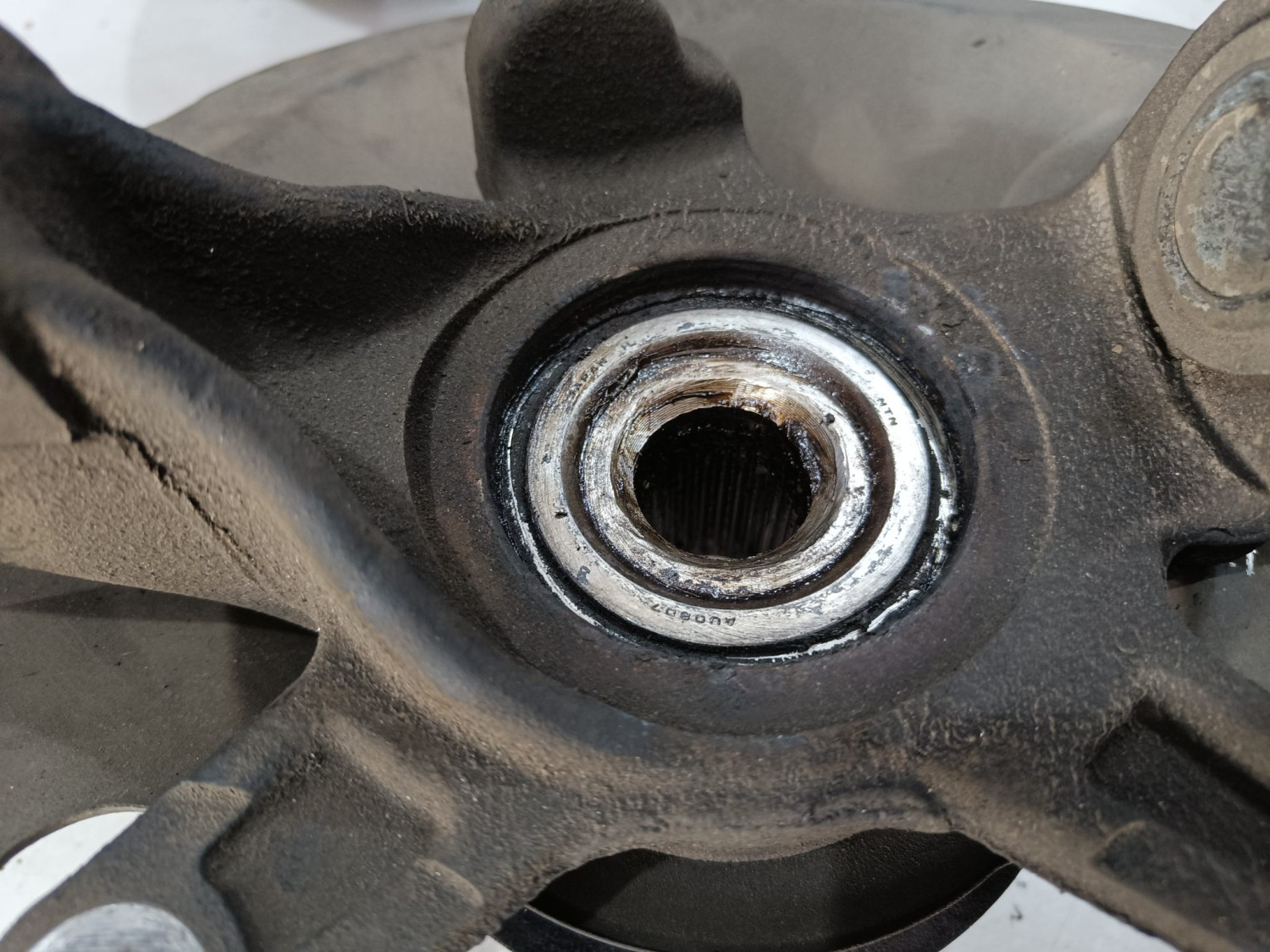 mobil bekas, bearing roda, bearing roda mobil, cara cek bearing roda, cara cek bearing roda mobil, cek bearing roda, Jangan Tunggu Rusak, Begini Cara Gampang Cek Kondisi Bearing Roda Mobil Bekas