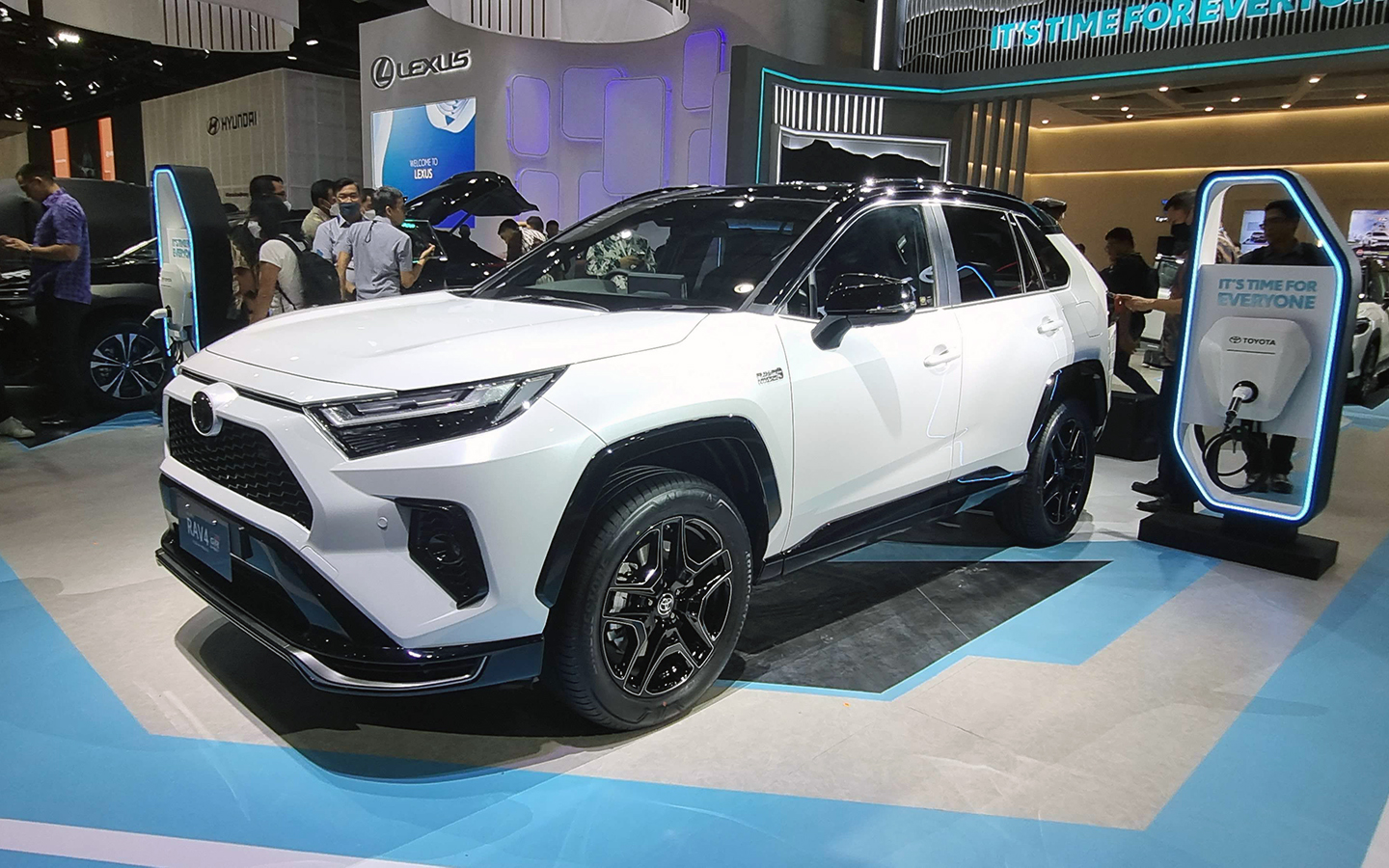 toyota, phev, Rav4, PT Toyota Astra Motor (TAM), Prius PHEV, Jawaban Toyota Soal Mobil PHEV di Indonesia: Bisa Tiba-tiba Nongol