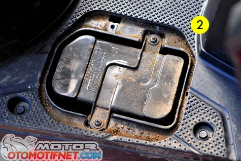 motor matic, aki motor, boks aki motor, boks aki motor matic, boks aki, Pantas Saja, Ternyata Boks Aki Motor Matic yang Ada di Kaki Juga Perlu Dibersihkan