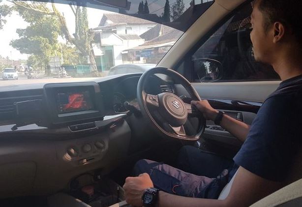 kaca, kaca mobil, mobil bekas, cara membersihkan kaca, cara membersihkan kaca mobil, Biar Nggak Baret-baret, Begini Trik Membersihkan Kaca Depan Mobil Bekas Yang Benar