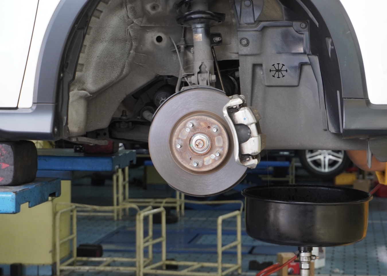 mobil bekas, rem mobil, penyebab rem mobil bunyi, rem mobil bunyi, penyebab rem bunyi, kenapa rem mobil bunyi, Sering Disepelekan, Ini Tandanya Saat Rem Mobil Ada Bunyi Besi Bergesekan
