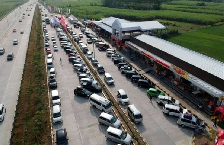 berkendara, tips buka puasa, buka puasa di jalan, Jangan Asal Menepi Saat Buka Puasa di Jalan, Risiko Ini Mengintai