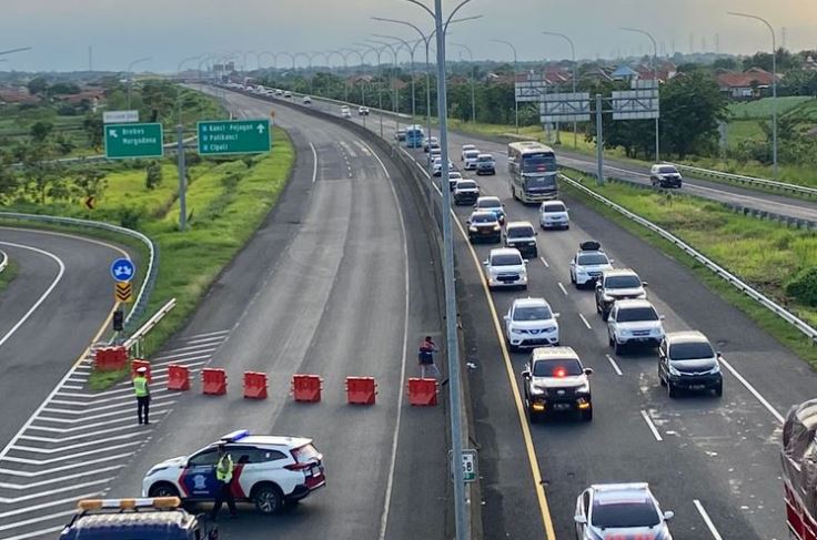 lebaran, arus balik, jalan tol, one way, arus balik lebaran, Arus Balik Lebaran 2026 Melandai, Skema One Way Mulai Dihapus Bertahap