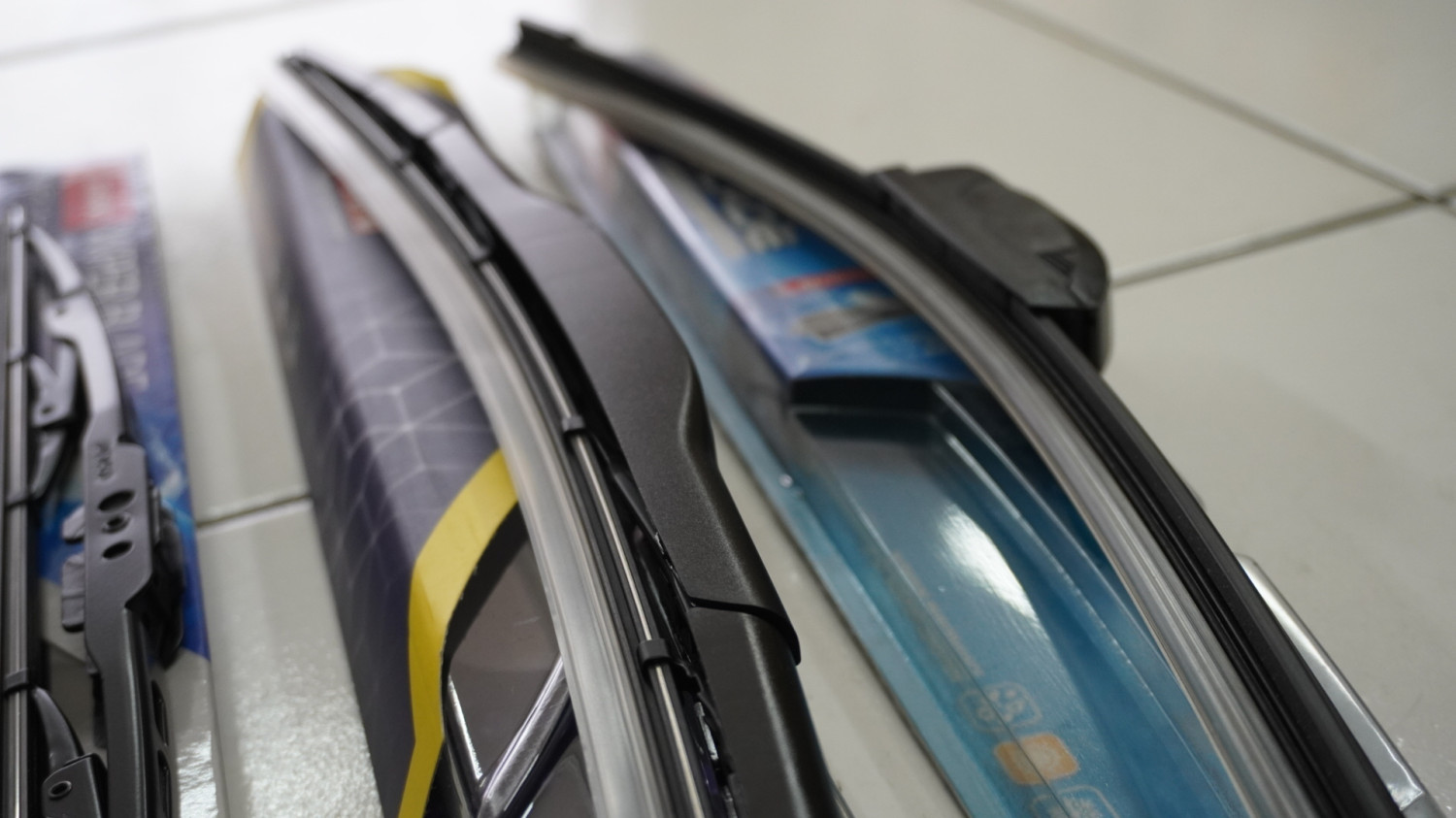 mobil, wiper, wiper mobil, karet wiper, Wiper bermasalah, ganti wiper, Kapan Waktu Ideal Ganti Karet Wiper Mobil? Ini Jadwal Rekomendasinya