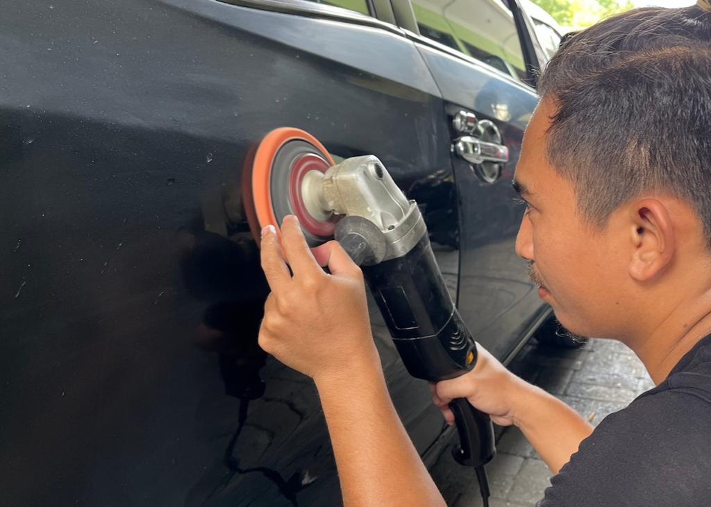 mobil, bodi, poles bodi, poles, poles bodi mobil, Cat Mobil Kusam? Segini Biaya Poles Cat Mobil di Bengkel Spesialis