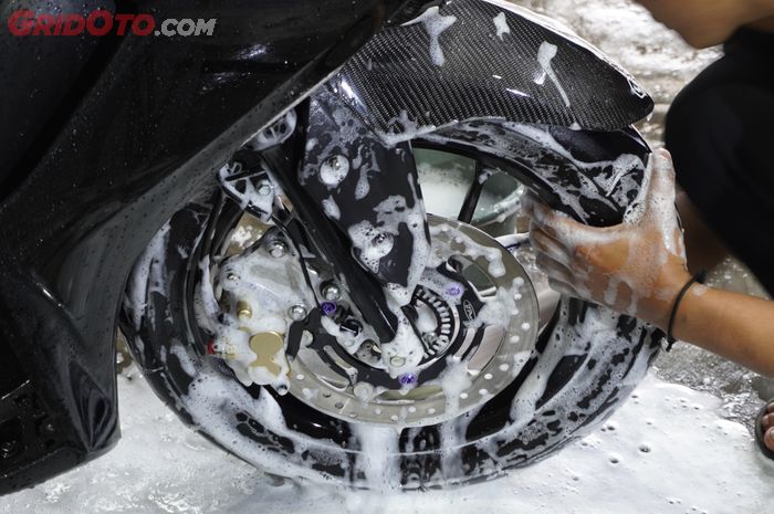 cuci motor, sabun colek, motor bekas, efek samping cuci motor pakai sabun colek, efek samping nyuci motor pakai sabun colek, bahaya cuci motor pakai sabun colek, Dua Efek Samping  Cuci Motor Bekas Pakai Sabun Colek, Waspada Gaes