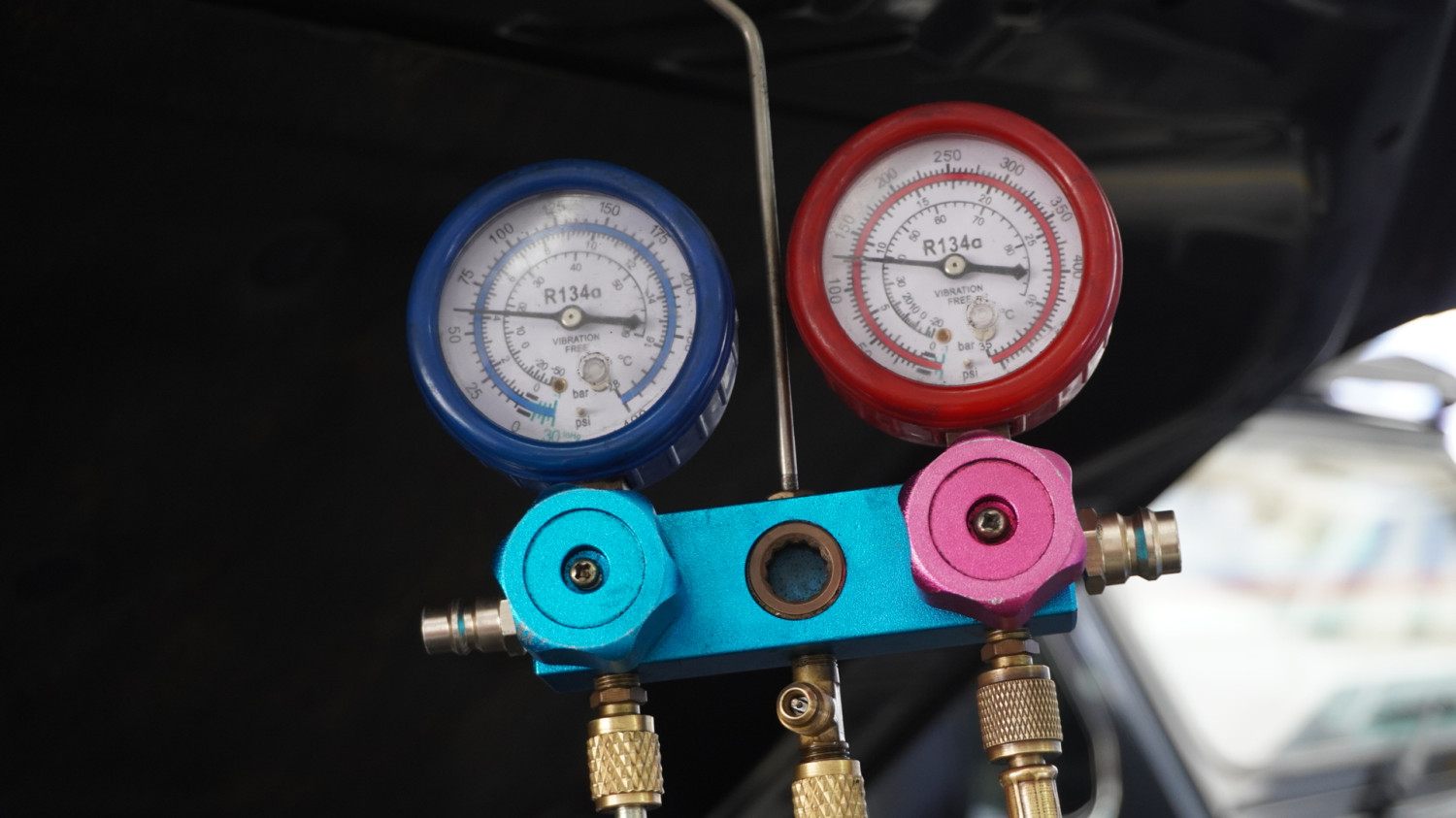 freon, volume, ac mobil, gelembung, refrigeran, tabung kaca, Jangan Bingung, Ini Fungsi Tabung Kaca Kecil di Pipa AC Mobil