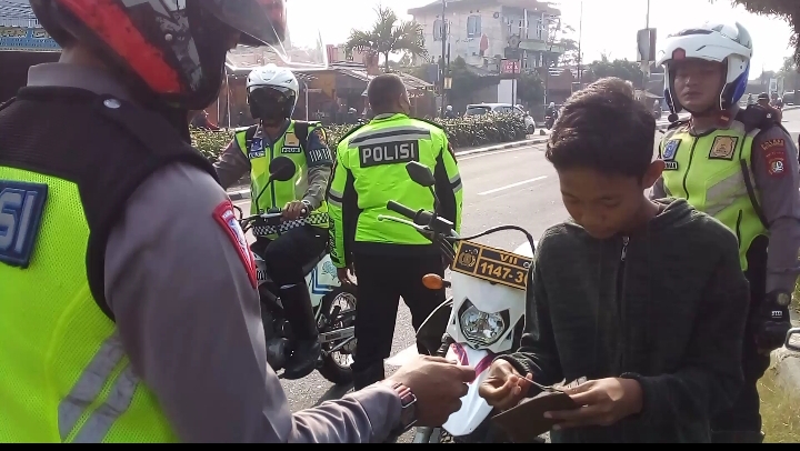 polri, korlantas polri, SIM Digital, SIM (Surat Izin Mengemudi), Praktis dan Anti Pemalsuan, Ini Kelebihan SIM Digital yang Akan Gantikan Kartu Fisik