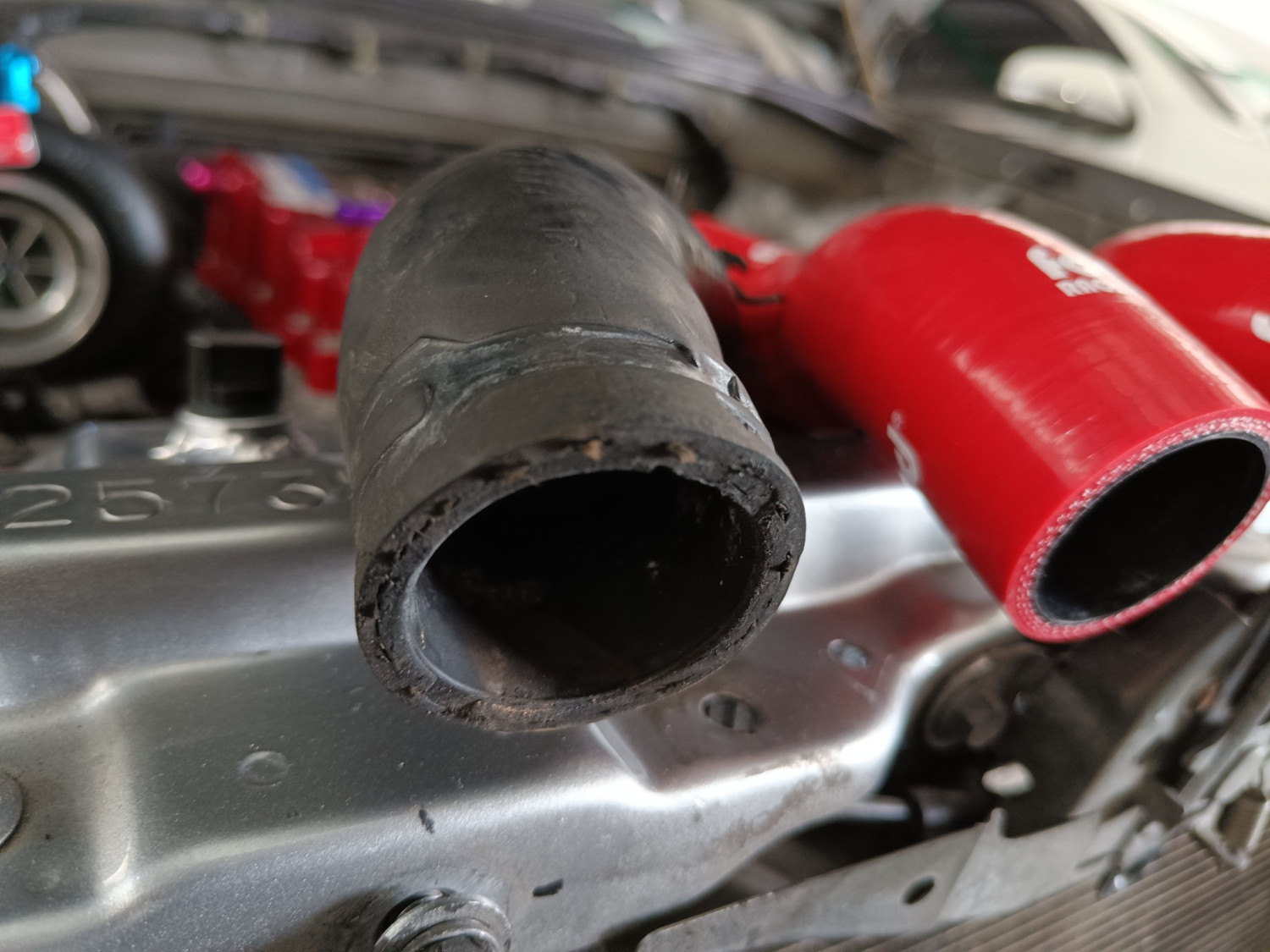 Radiator, panas, bocor, Overheat, radiator coolant, slang radiator, tabung reservoir, Fluida, Sering Tambah Radiator Coolant Berkala, Bisa Akibat Bocor dari Sini