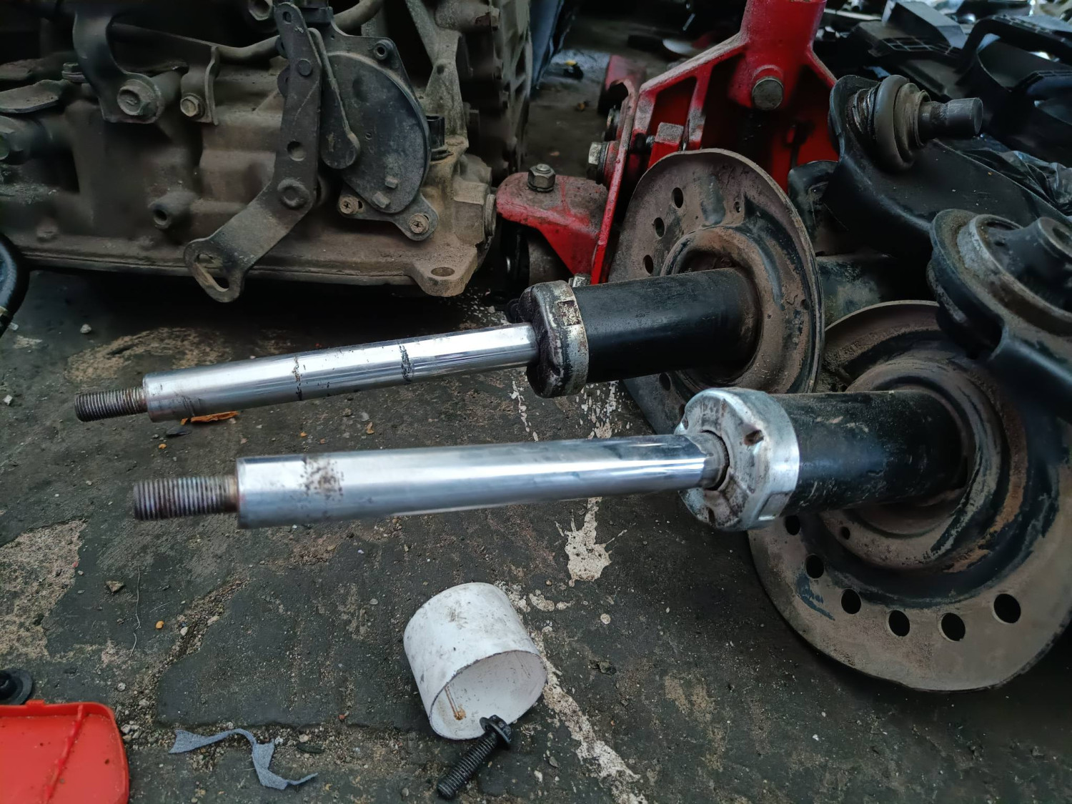 manuver, bocor, Kaki-kaki, sokbreker, limbung, karet support, Selain Limbung, Begini Ciri-ciri Sokbreker Mobil Perlu Diganti Baru
