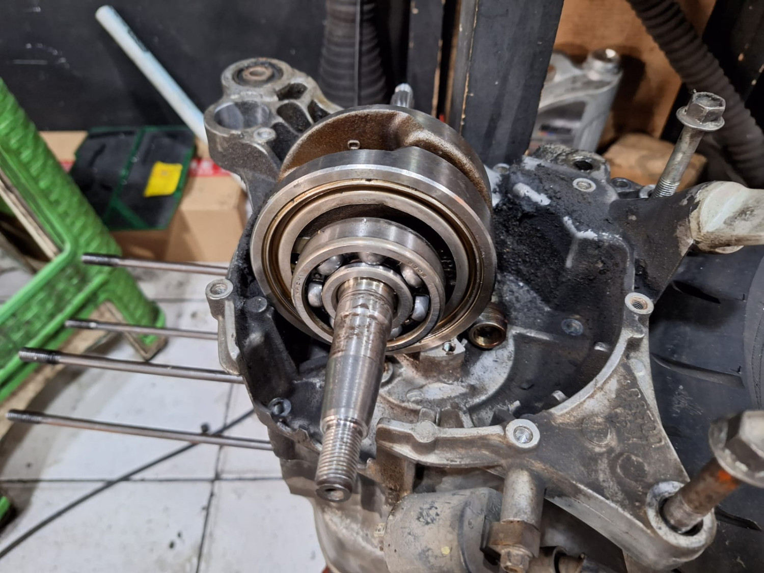 motor matic, bearing kruk as, kruk as motor matic, penyebab bearing kruk as cepat rusak, bearing kruk as motor matic, Hati-hati, Hal Sepele Ini Bikin Bearing Kruk As Motor Matic Cepat Rusak