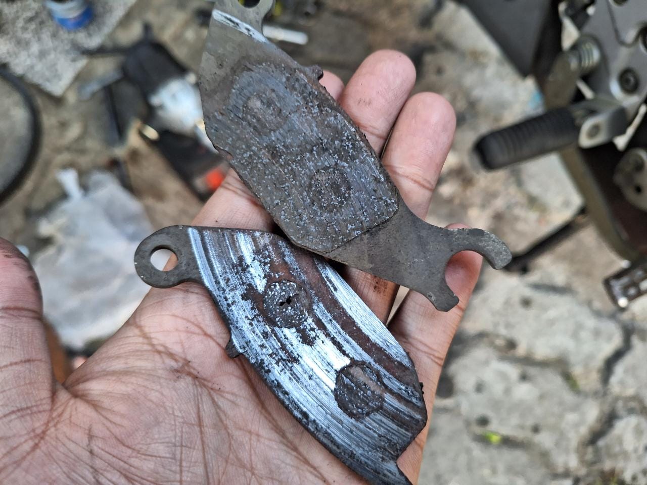 motor bekas, rem motor, kampas rem motor, cakram motor, ciri kampas rem motor habis, ciri kampas rem habis, Cakram Bisa Tipis, Ini Ciri Kampas Rem Motor Bekas Minta Ganti