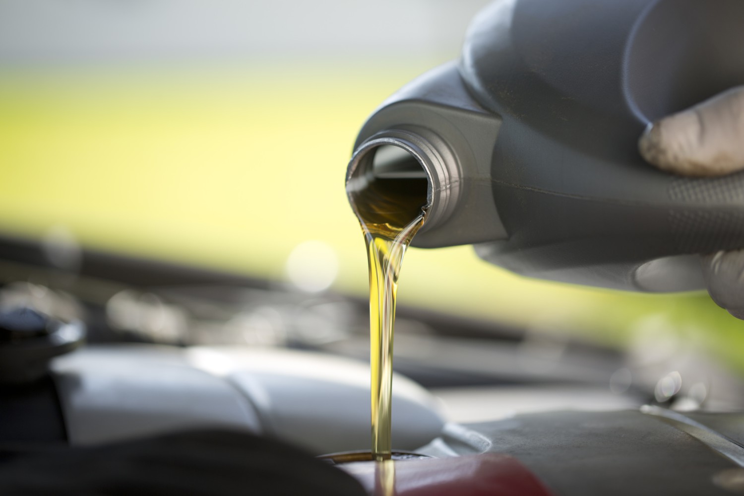 pertamina, basi, aditif, kadaluwarsa, oli mesin, pelumasan, Apa Benar Oli Mesin Mobil Bisa Kedaluwarsa? Ini Jawaban Dari Ahli