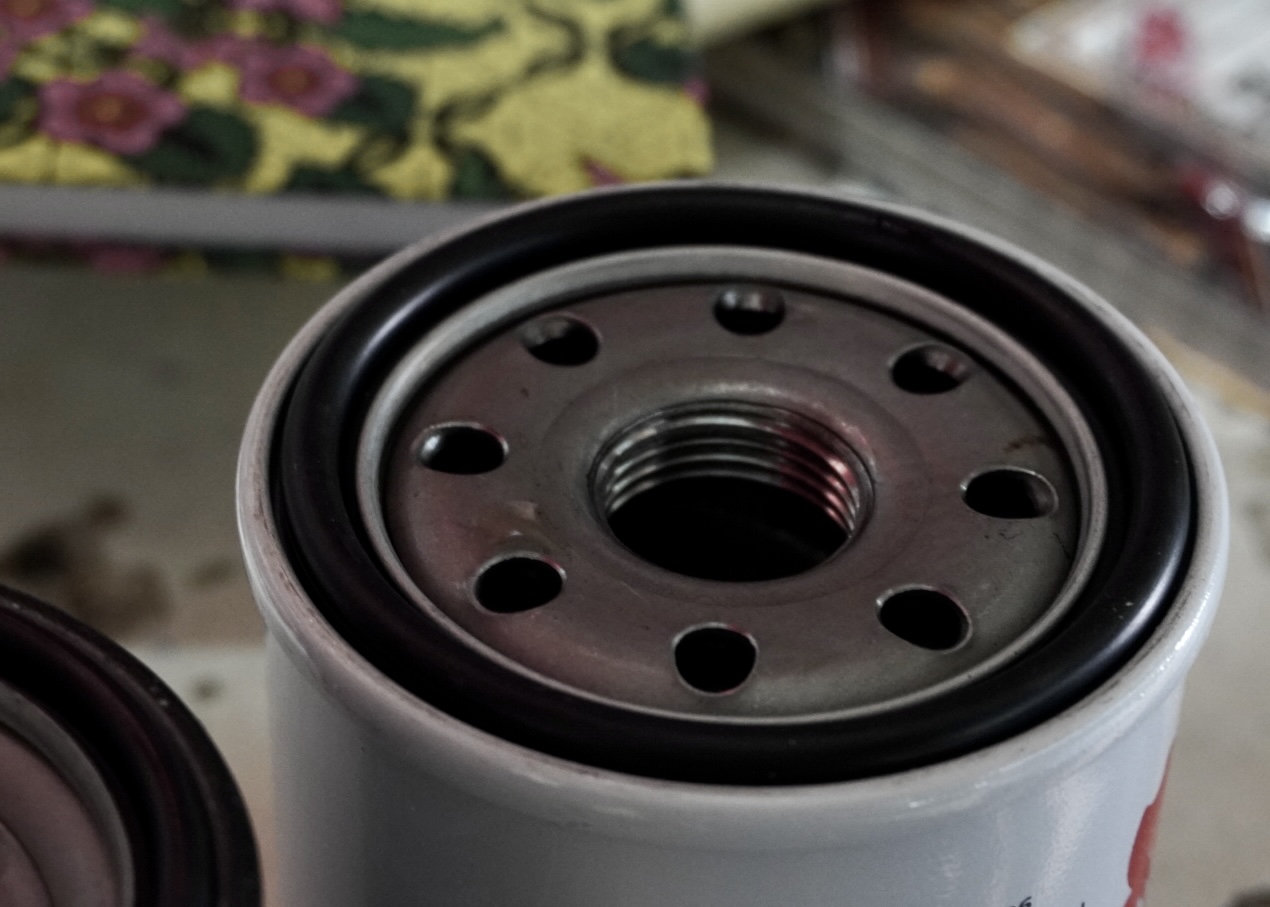 bocor, oli mesin, filter oli, O Ring, pelumasan, Pasang Filter Oli Mesin Mobil, Ini Cara Gampang Biar Enggak Bocor