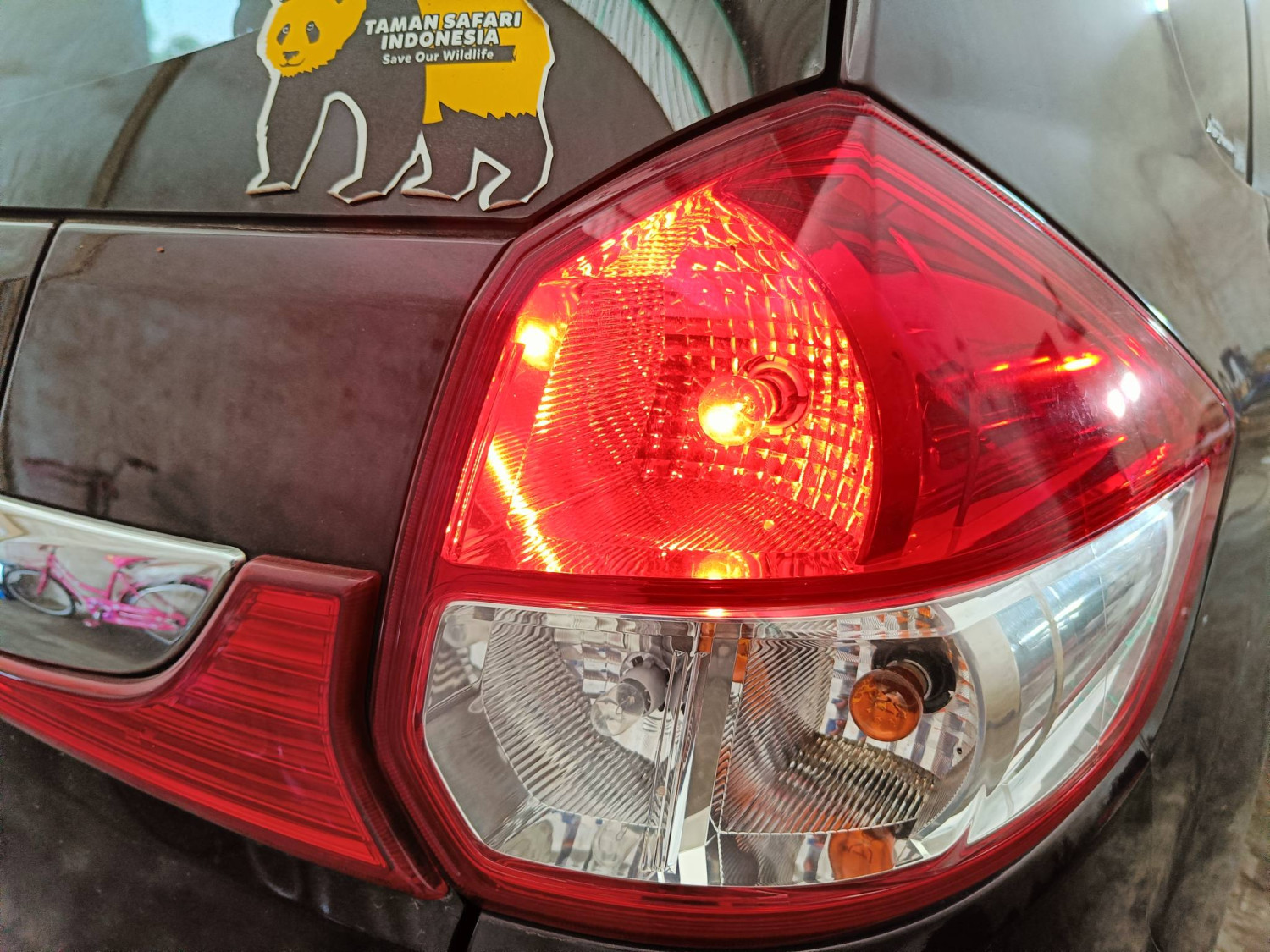 mobil, lampu, redup, bohlam, soket, Lampu Rem Mobil Redup Ternyata Bisa Picu Kecelakaan, Ini Biangnya!
