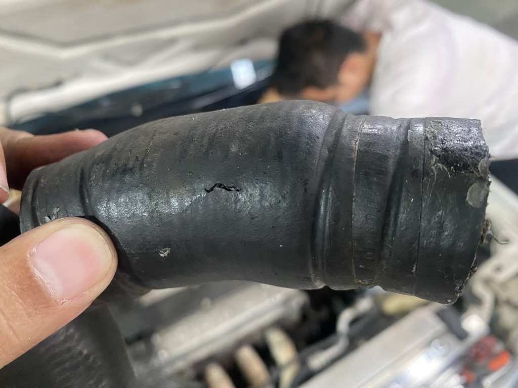 bocor, air radiator, Overheat, radiator coolant, slang radiator, Jangan Sampai Radiator Coolant Mobil Berkurang Karena Hal Ini