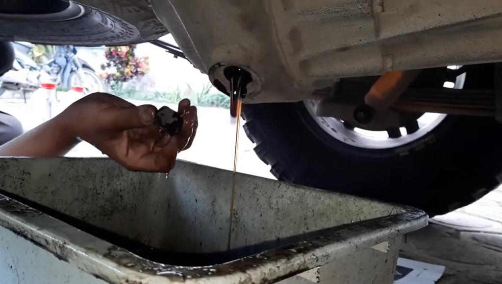oli mesin, oli gardan, viskositas, pelumasan, kekentalan, Oli Gardan Mobil Dibuat Lebih Kental dari Oli Mesin, Ini Dia Alasannya