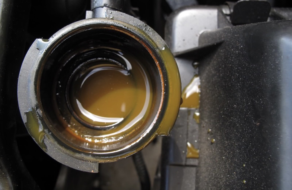 karat, logam, air radiator, Overheat, radiator coolant, sistem pendingin, Keadaan Darurat Boleh Pakai Air Biasa untuk Radiator, Tapi Ini Efeknya
