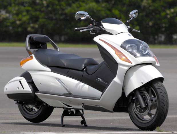 suzuki, skutik, xmax, Suzuki Gemma 250, Skutik Lawas Suzuki Ini Performanya Beda Tipis dari XMAX, Tampil Anti Mainstream Mirip Jetski