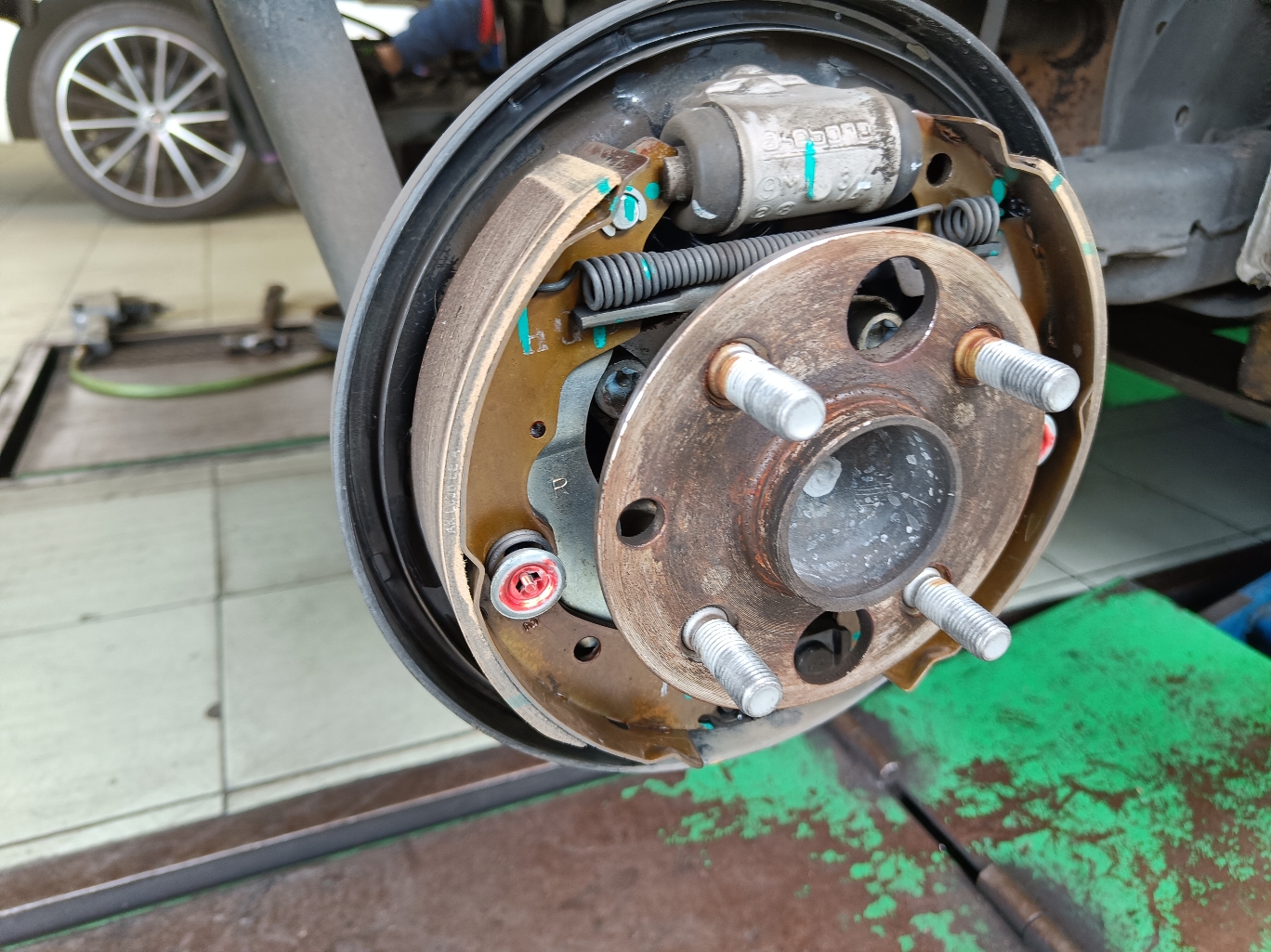 ukuran, rem tangan, kampas rem, teromol, keausan, Teromol Rem Mobil Alami Keausan, Yuk Pahami Tanda-tandanya Gaes