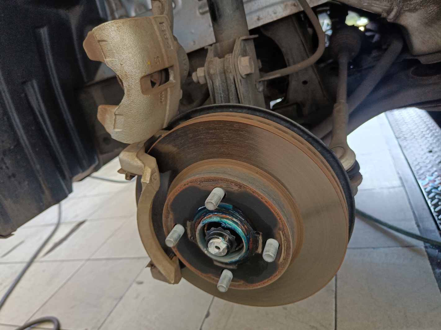 Servis, bergelombang, kampas rem, rem mobil, pengereman, cakram, Cakram Mobil Terlihat Bergelombang, Ini Salah Satu Penyebabnya