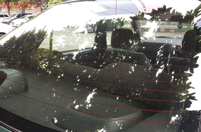 mobil, kaca, embun, defogger, Garis-garis di Kaca Belakang Mobil Ternyata Punya Fungsi Ini
