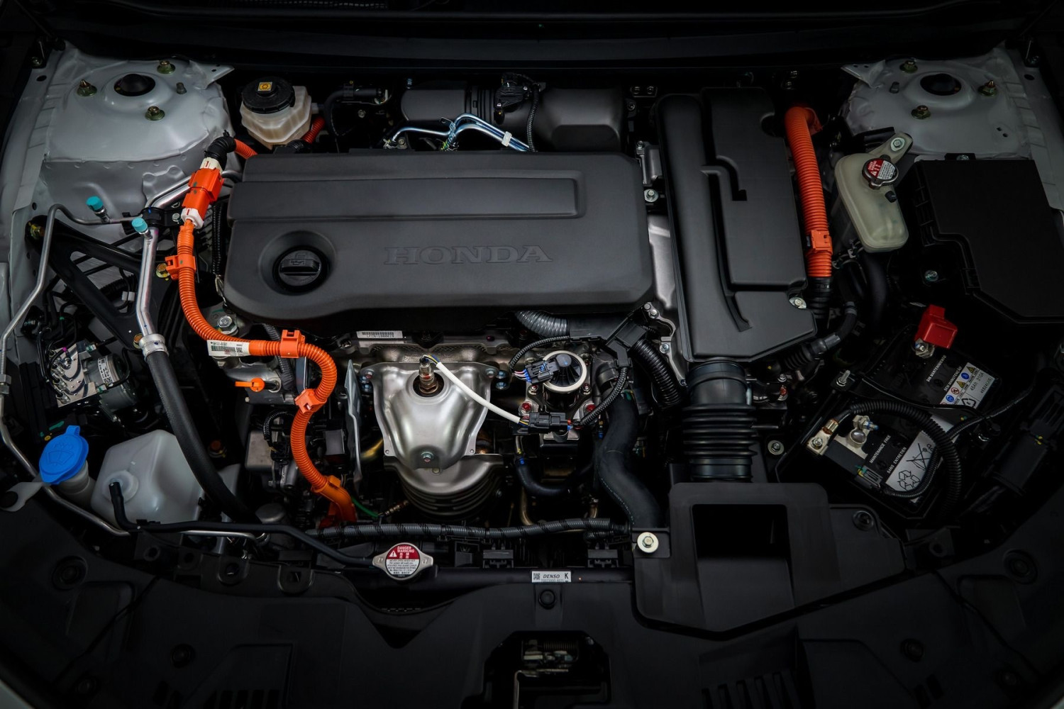 mesin mobil, hybrid, mobil hybrid, memanaskan mesin mobil, Nggak Perlu Dipanasin, Ini Alasan Mobil Hybrid Bisa Langsung Jalan