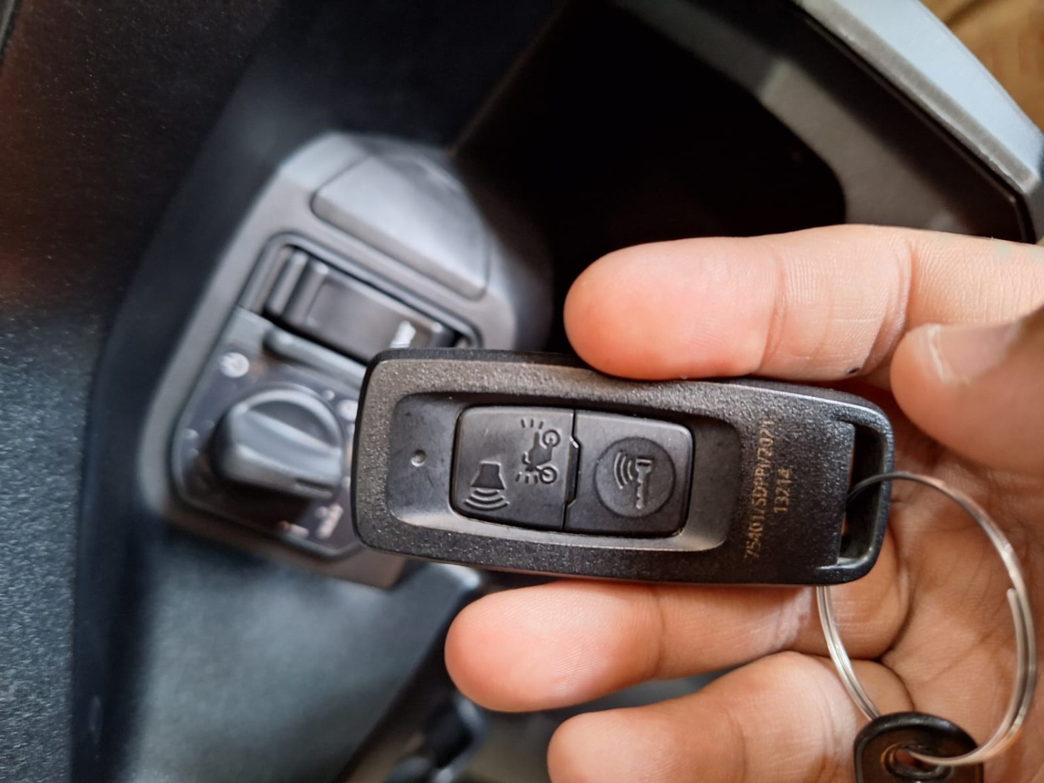 sutet, remote keyless, keyless, Tian Kunci, Jenis Remote Keyless yang Susah Terbaca Kalau Parkir di Bawah Sutet