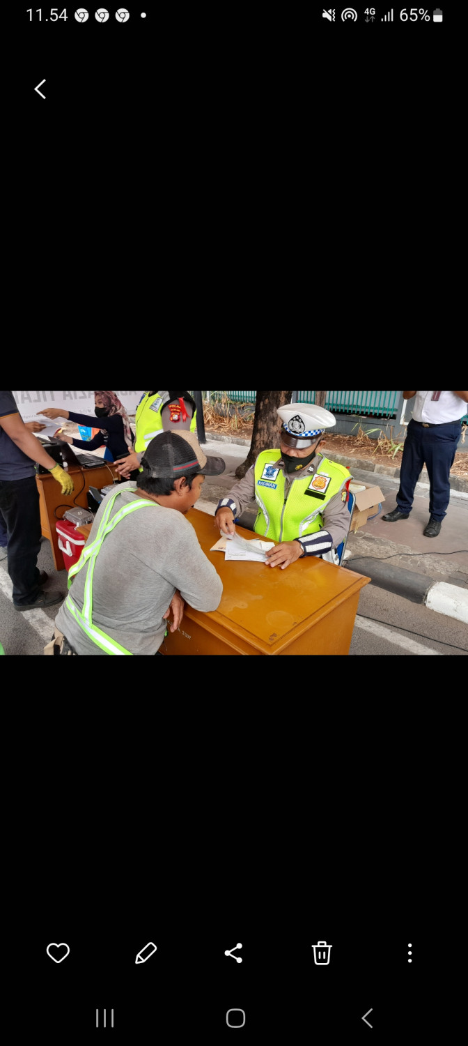 tilang, tilang elektronik, ETLE, tilang manual, Operasi Zebra 2025, Dalam Tiga Bulan Polisi Tilang 639.739 Pengendara, Pelanggar Terbanyak Usia Segini