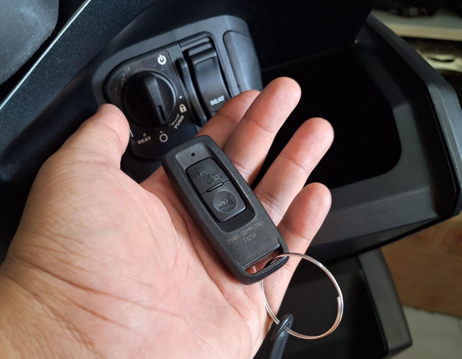 motor matic, remote keyless, cara ganti baterai remote keyless, baterai remot keyless, remote keyless honda, Tips Cara Mengganti Baterai Remote Keyless di Motor Matic Honda