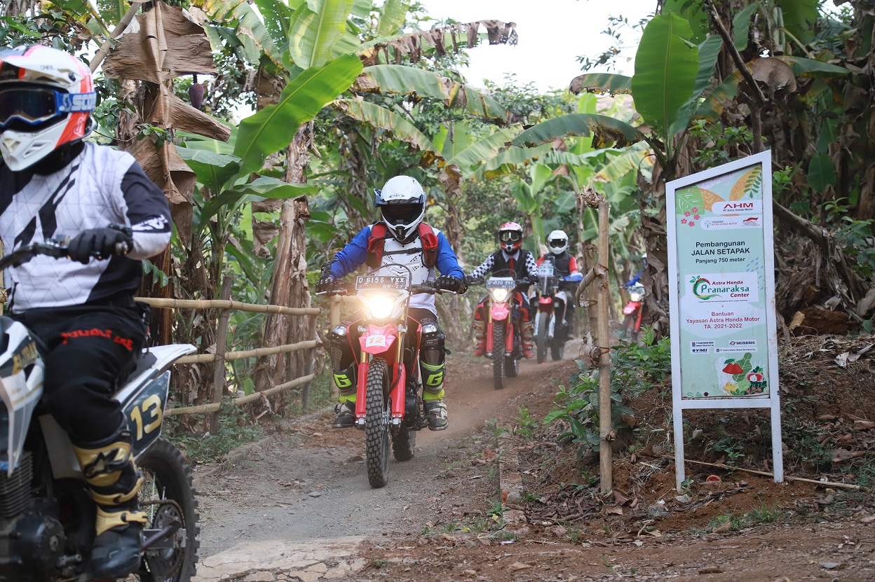 motor trail, ban motor, trail, Toko Ban Bunder, Ramai Pemilik Motor Trail Punya Dua Set Ban, Ternyata Ini Tujuannya