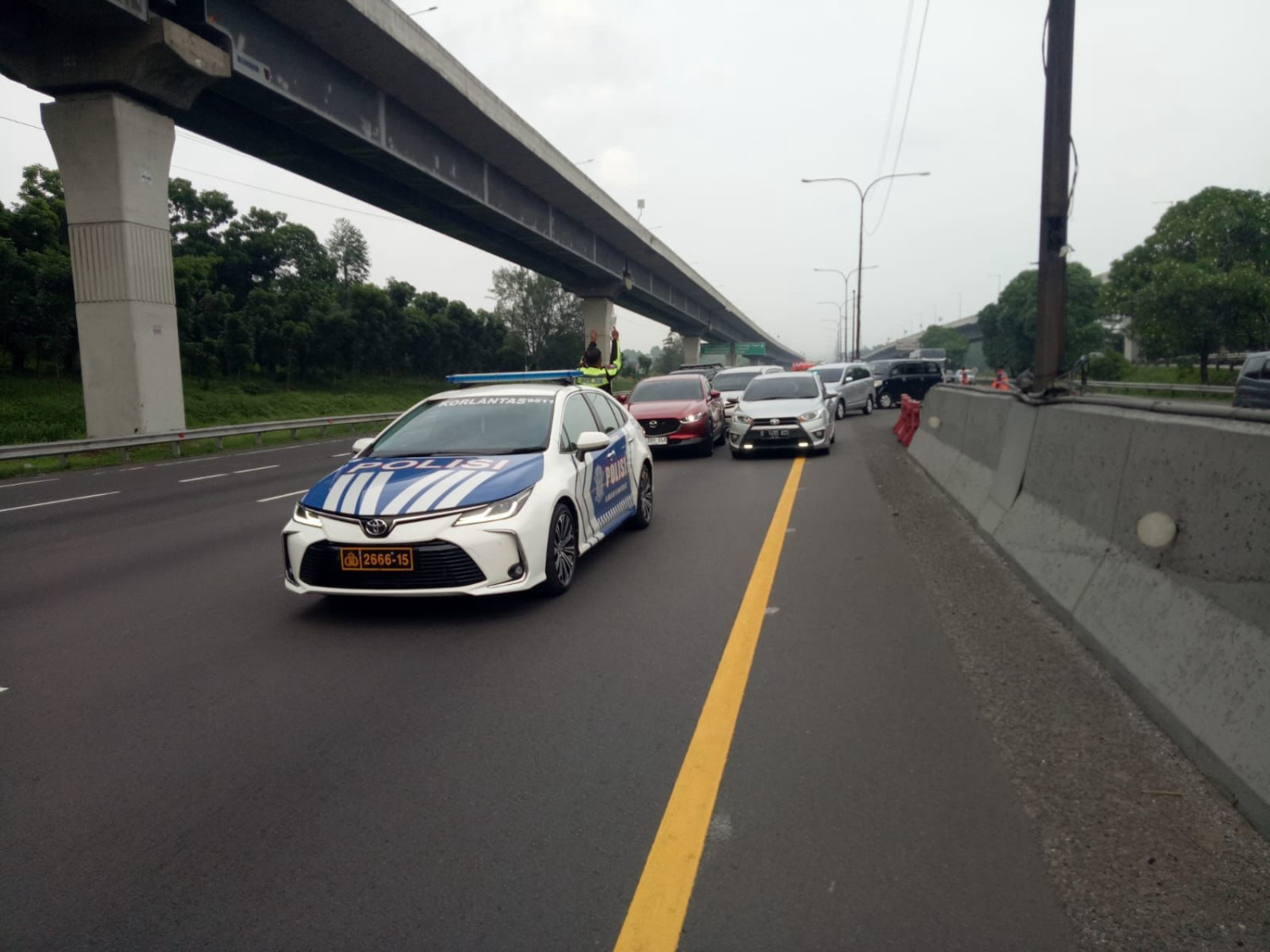 contraflow, jakarta-cikampek, japek, Tol Jakarta-Cikampek Masih Padat, Polisi Terapkan Skema Khusus