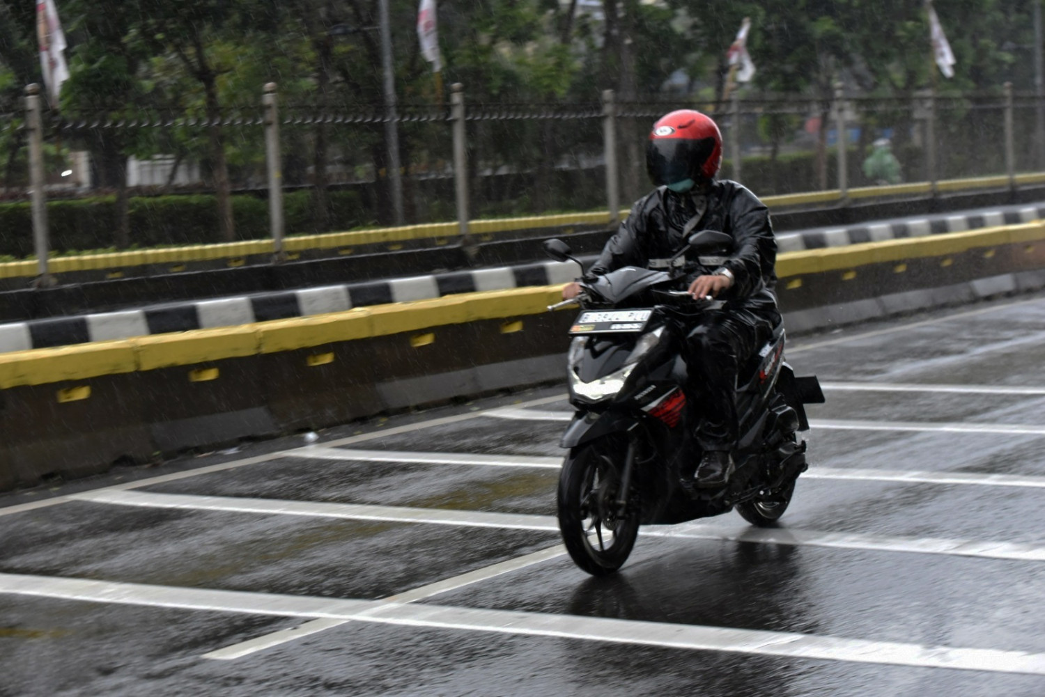 motor mogok, penyebab motor mogok, motor bekas, penyebab motor mogok saat hujan, penyebab motor mogok saat menerjang banjir, Jangan Biarkan Komponen Di Motor Bekas Ini Rusak Di Musim Hujan, Bikin Mogok