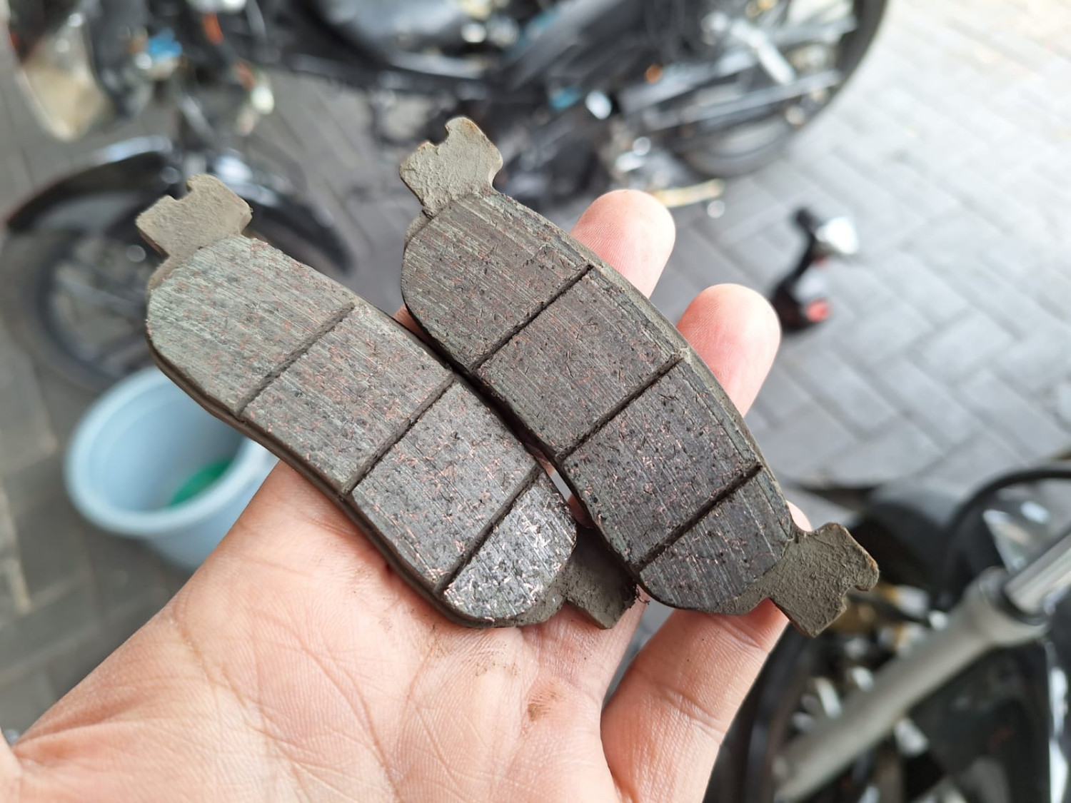 kampas rem, elig, kampas rem cepat habis, Bawa Motor Terburu-buru Ternyata Bikin Kampas Rem Motor Cepat Habis