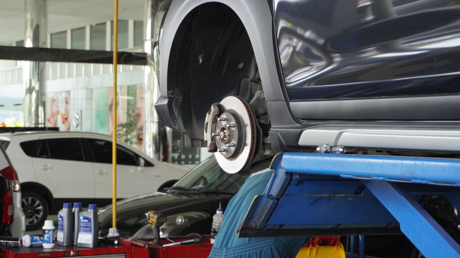 kampas rem, pedal rem, kampas rem habis, tanda tanda kampas rem habis, gesekan besi, Para Pemilik Mobil Bekas Wajib Tahu, Ciri-ciri Kampas Rem Minta Ganti