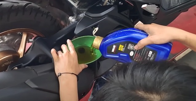 oli mesin, motor matic, oli mesin motor, oli mesin motor matic, cara pilih oli, cara pilih oli mesin, cara pilih oli mesin motor matic, Ini Oli Mesin Motor Matic Yang Enak Buat Harian Bocoran Mekanik Balap