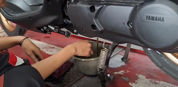 oli mesin, oli mesin menguap, sil magnet motor matik, Selain Ring Piston Lemah, Oli Mesin Motor Matic Berkurang Karena Ini