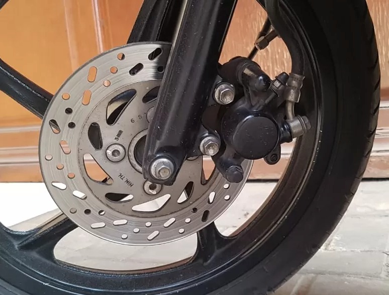 motor bekas, rem motor, penyebab rem motor nggak pakem, penyebab rem nggak pakem, rem motor nggak pakem, Ini Penyebab Kampas Rem Motor Bekas Masih Tebal Tapi Nggak Pakem