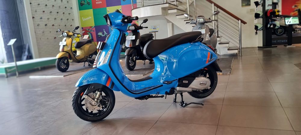 vespa, vespa sprint, LX 150, vespa matic, Sama-sama Pakai Mesin 150 cc, Lebih Kencang Vespa LX 150 atau Sprint?