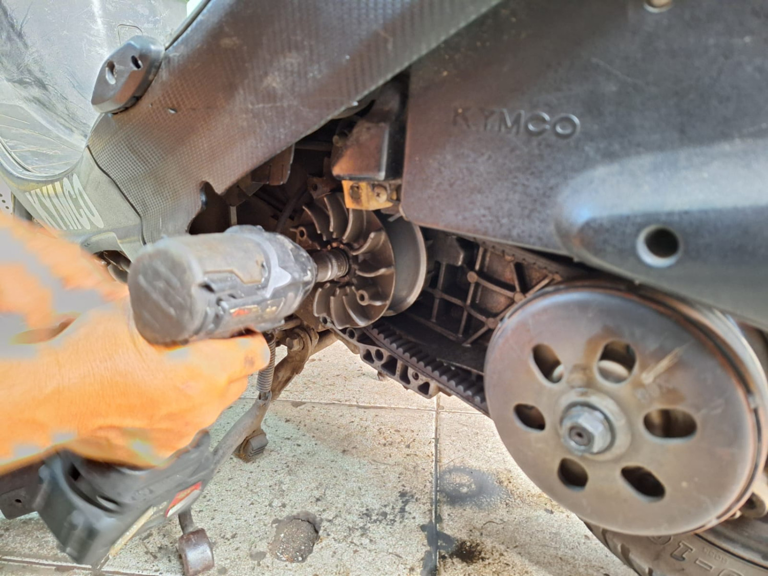 motor matic, cvt motor matic, penyebab cvt motor matic kasar, penyebab cvt motor matic berisik, cvt motor matic berisik, cvt motor matic kasar, Stop Lakukan Hal Ini Ya Gaes, Penyebab CVT Motor Matic Bersuara Kasar