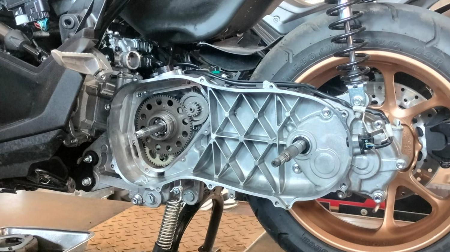 yamaha nmax, biaya servis cvt, CVT Yamaha NMAX, antar jemput anak sekolah, servis CVT, Servis CVT Yamaha NMAX, Biar Nyaman Antar Jemput Anak Sekolah, Biayanya Segini