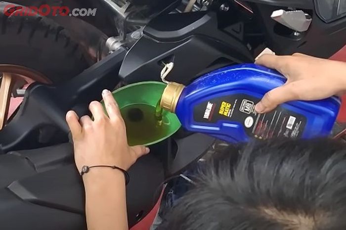 NMAX, ganti oli, yamaha nmax, oli mesin, ganti oli motor, Awas! Interval Ganti Oli Mesin NMAX Lama dan NMAX Baru Berbeda